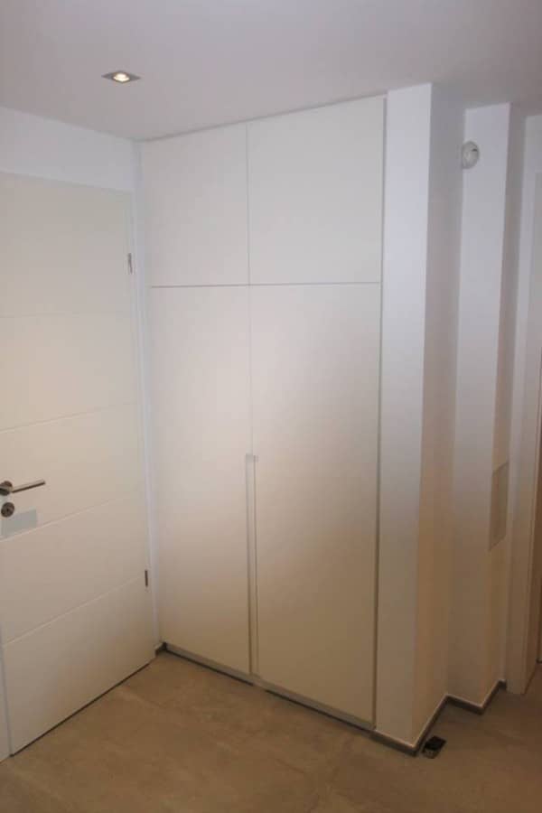 armoire en MDF laqué blanc armoire en MDF laqué blanc