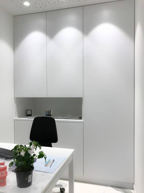 Bureau avec armoires sur mesure Bureau avec armoires sur mesure