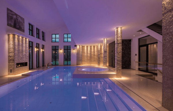 jacuzzi piscine intérieure jacuzzi piscine intérieure