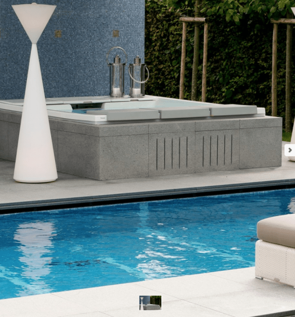 jacuzzi et piscine extérieure jacuzzi et piscine extérieure