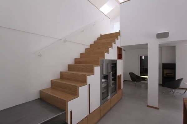 escalier en chêne avec armoires intégrées laquées blanc escalier en chêne avec armoires intégrées laquées blanc