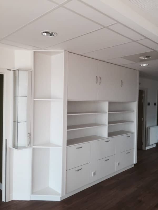 Meuble réalisé sur mesure avec tiroirs Meuble réalisé sur mesure avec tiroirs