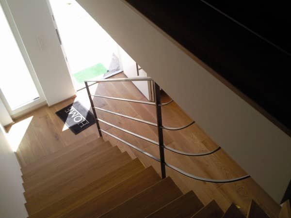 escalier en bois et garde-corps en métal escalier en bois et garde-corps en métal