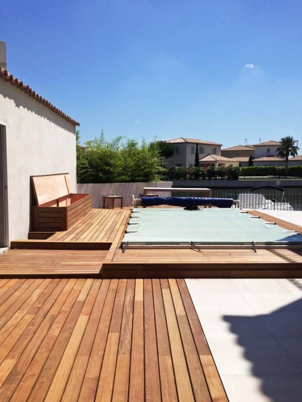 terrasse en bois autour d'une piscine terrasse en bois autour d'une piscine