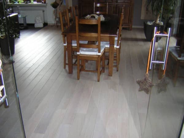 parquet en chêne massif 1er choix huilé UV Snow en usine parquet en chêne massif 1er choix huilé UV Snow en usine