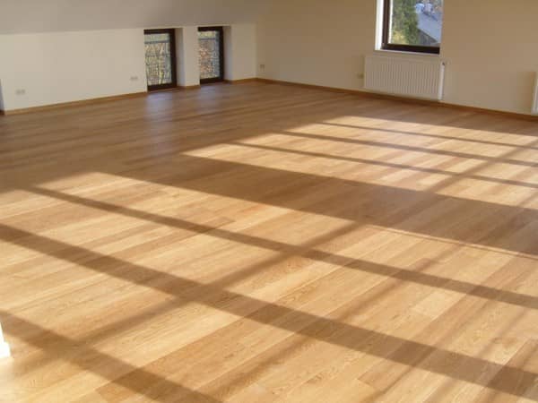 parquet semi-massif en chêne AB et verni mat brossé parquet semi-massif en chêne AB et verni mat brossé