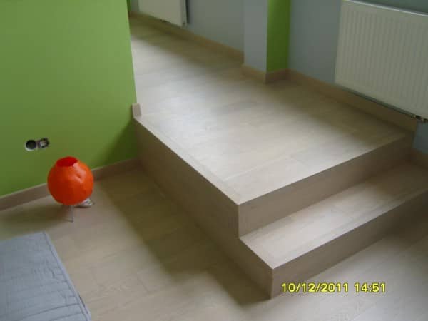 parquet semi-massif en chêne AB blanchi brossé verni mat parquet semi-massif en chêne AB blanchi brossé verni mat