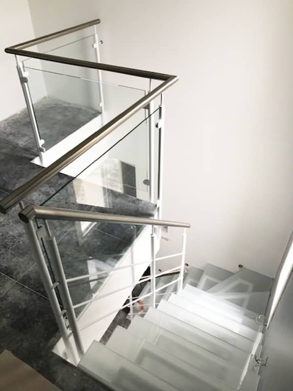 Escalier en métal et verre - Quat +