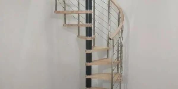 Réalisation d'un escalier bois-métal